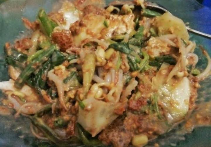 Rujak-Lontong-Legendaris-Ada-Di-Blok-Moyang-Sambimulyo