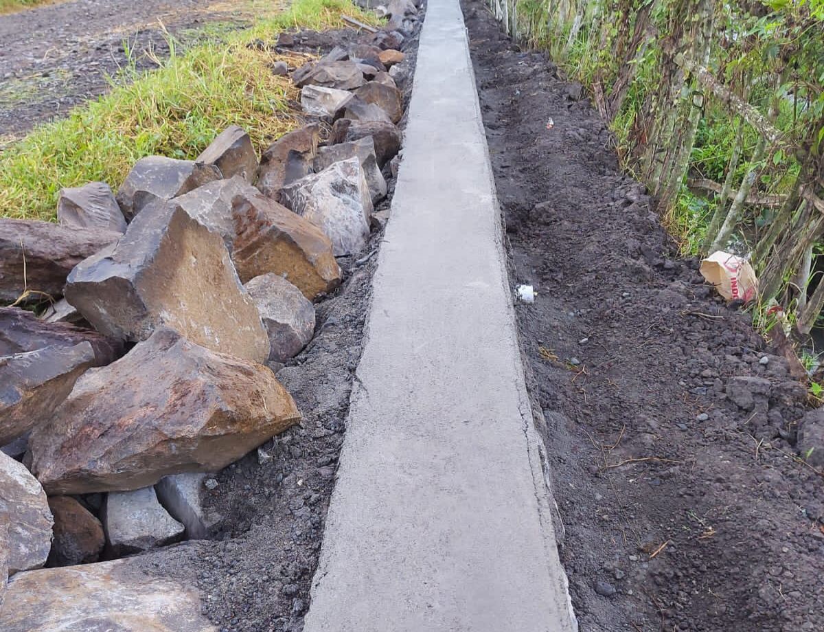 Proyek-Penahan-Bahu-Jalan-Di-Wilayah-Barat-SMK-NUsantara-Selesai-100-%