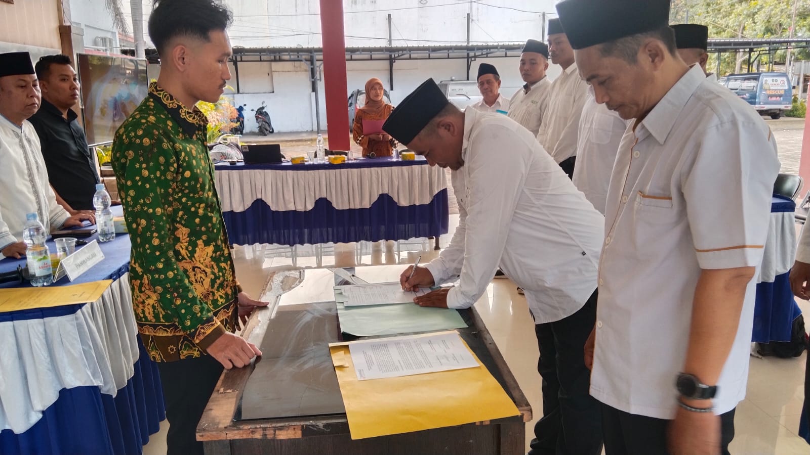 Sebanyak-7-nama-pengawas-pemilihan-umum-Kelurahan-Desa-atau-PKD-Kecamatan-Bangorejo-resmi-dilantik