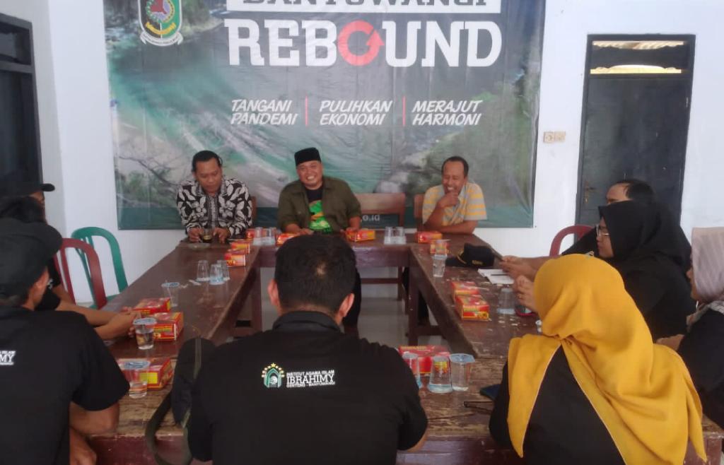 Kepala-Desa-Sambimulyo-Menerima-8-Mahasiswa-PPL-Ibrahimy