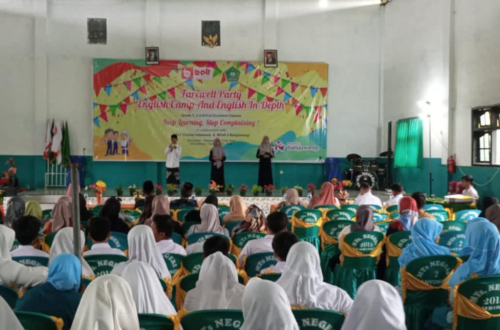 Kepala-Desa-Sambimulyo-Menyaksikan-Penampilan-Kelas-Exellent-MTs-Negeri-2-Banyuwangi