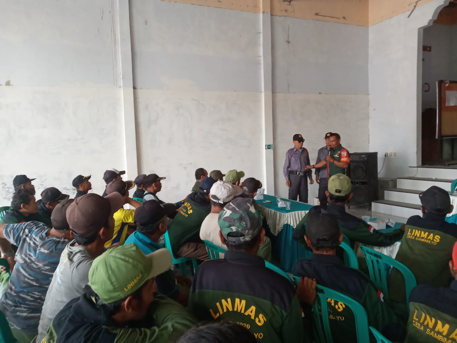 Linmas-Sambimulyo-Siap-Amankan-Pilkada-2024-Dengan-Seragam-Baru-Lengkap