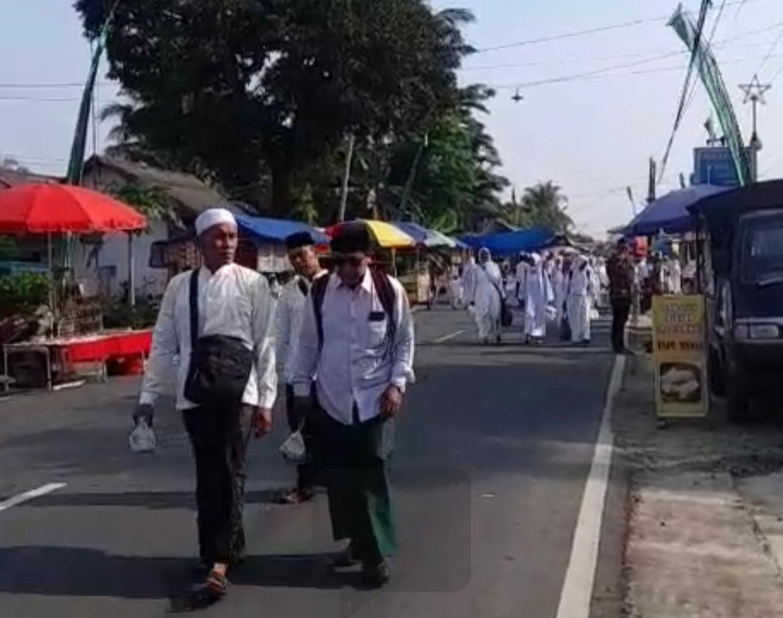 Kades-Sambimulyo-Mengucapkan-:-Selamat-Datang-Jamaah-Akbar-Dzikrus-Syafaah-Banyuwangi-