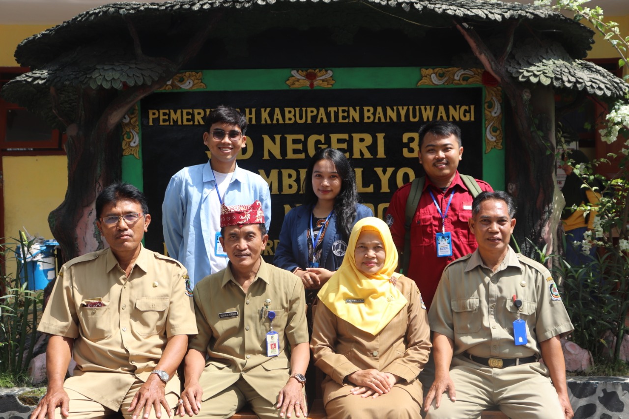 Mahasiswa-Magang-Menghadiri-Perayaan-Hari-Pendidikan-Nasional-Sekaligus-Survei-Mengenai-Implementasi-Kurikulum-Merdeka-Belajar