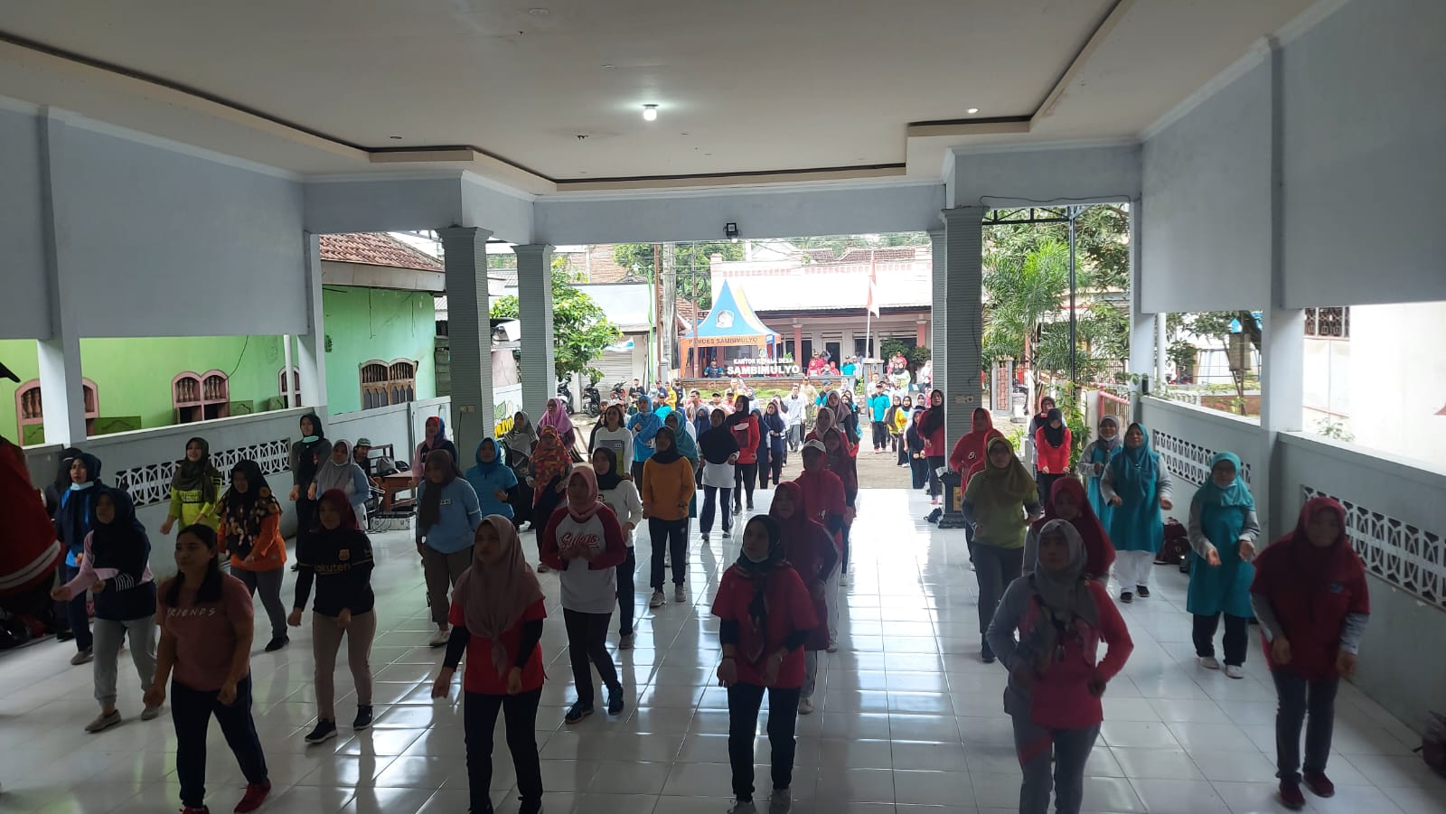 Jumat-Sehat,-Seluruh-Instansi-Se-Kecamatan-Bangorejo-mengikuti-Senam-Bersama-