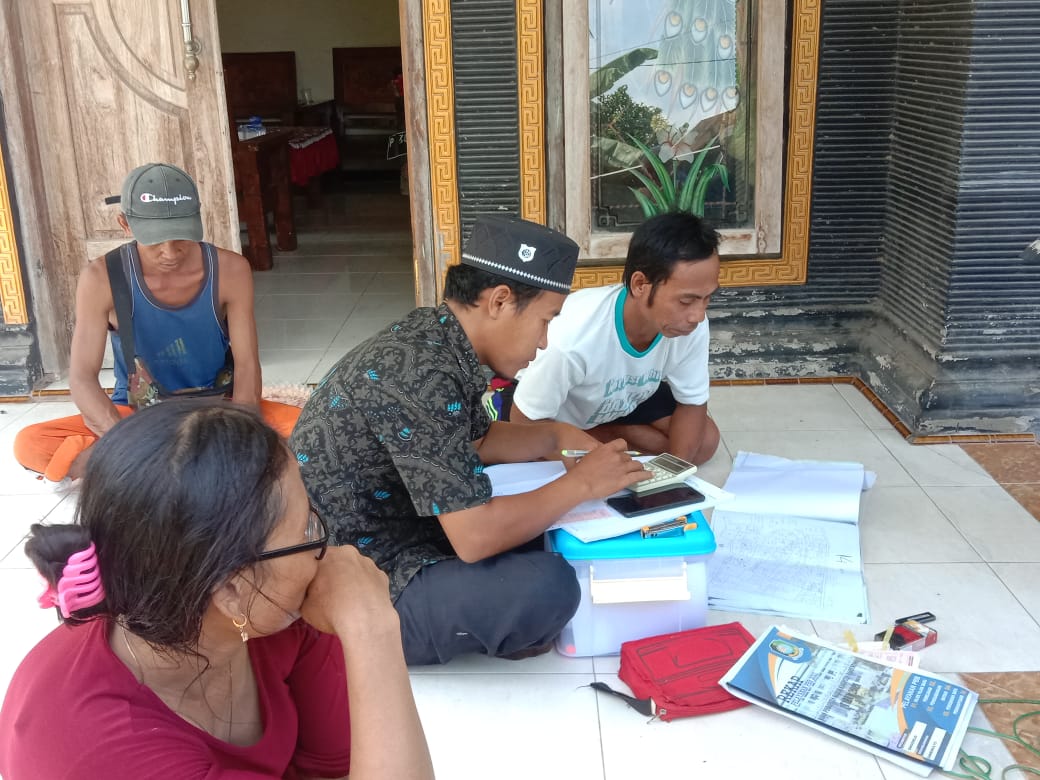 Kepala-Dusun-Sambirejo-Lakukan-Siaran-Keliling-Dan-Penarikan-Pajak-Di-Desa-Sambirejo