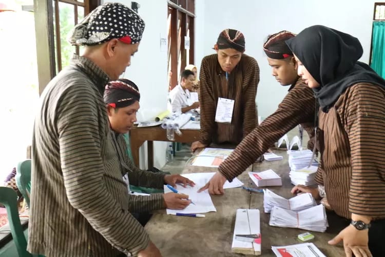 Ide-Seragam-KPPS-2024-yang-Unik-dan-Kreatif,-Bikin-Tampil-Beda!