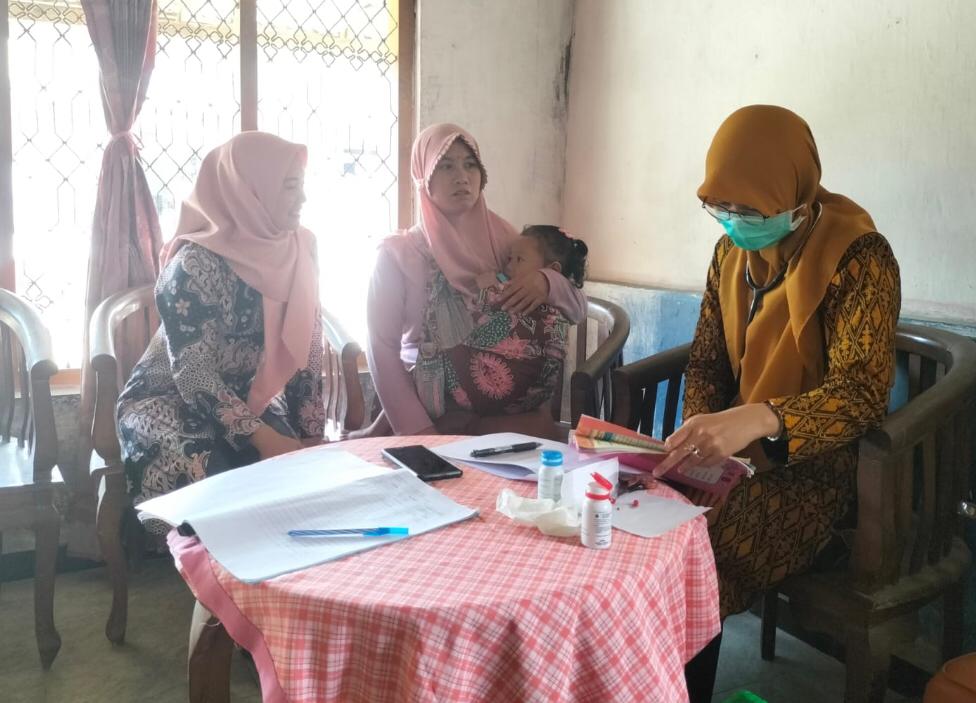 Kepala-Desa-Sambimulyo-Mendorong-Ibu-Hamil-Resiko-Tinggi-untuk-Mengakses-Pelayanan-Kesehatan