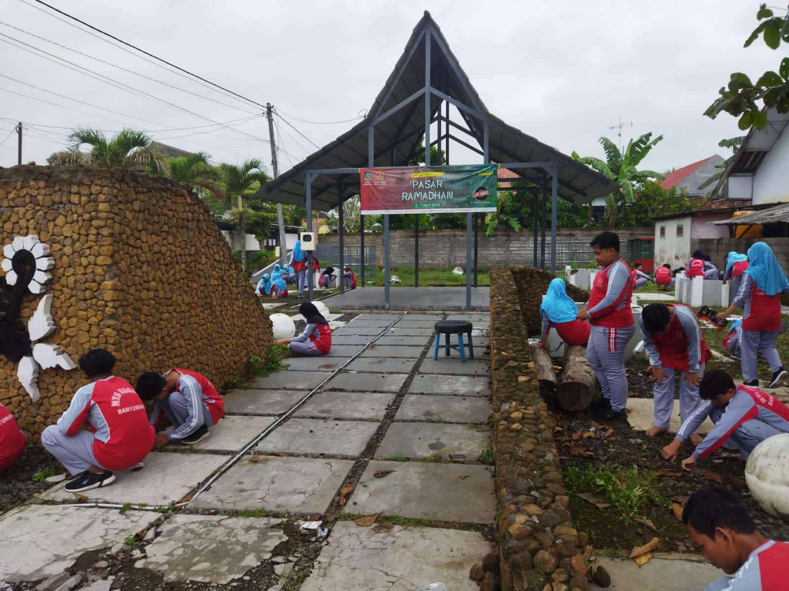 MTsN-2-Banyuwangi-Adakan-Bakti-Sosial