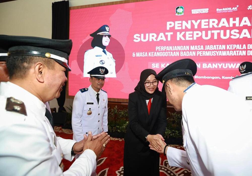 Penyerahan-SK-Perpanjangan-Masa-Jabatan-Kepala-Desa-Dan-BPD-Banyuwangi