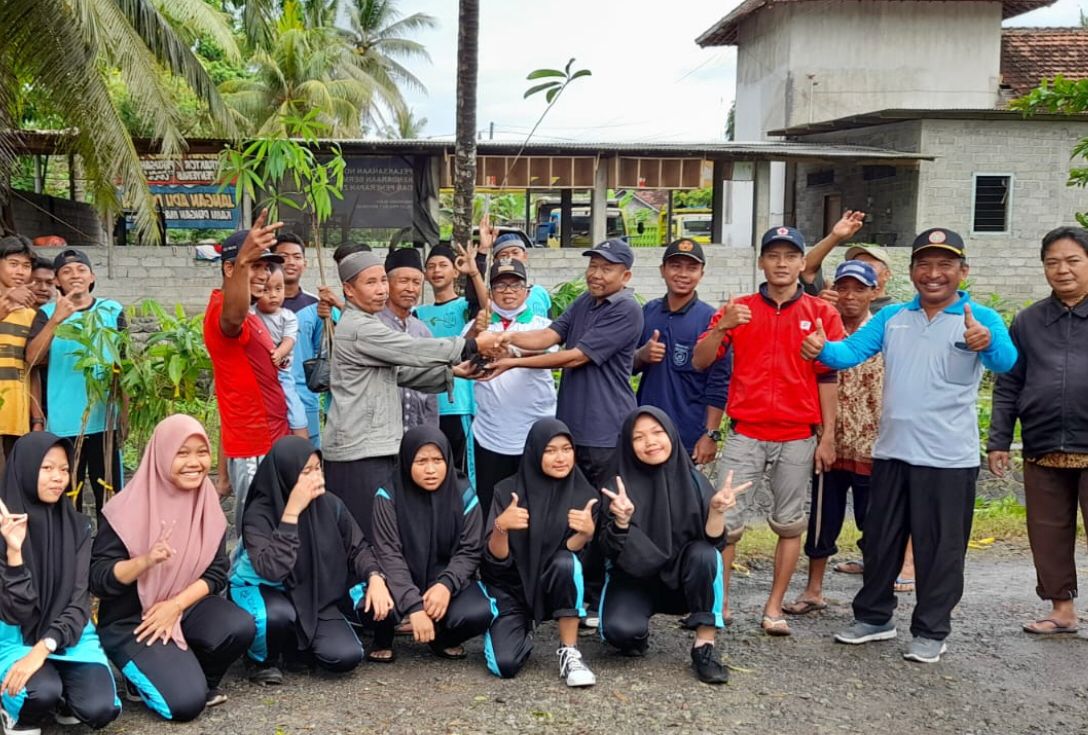 Camat-Bangorejo-Hadiri-Kerja-Bakti-Sosial-SMK-Nusantara-Dengan-Warga-Sambimulyo-Timur