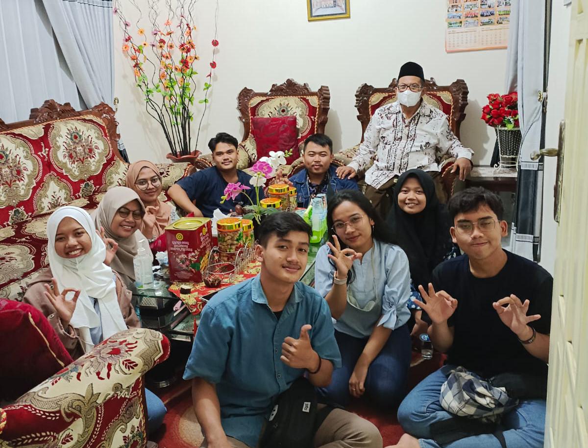 Masih-Di-Aura-Idul-Fitri-Mahasiswa-Magang-Merdeka-Desa-Sambimulyo-Bersilaturahmi-ke-Pimpinan-Bangorejo